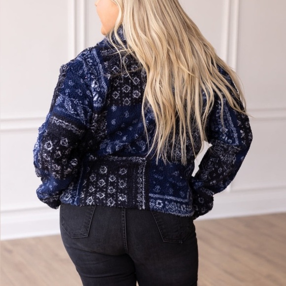 Bandana Print Western Sherpa - Picture 2 of 4